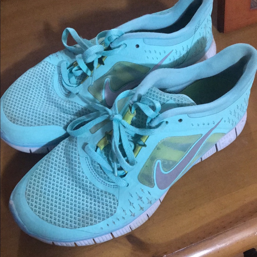 Nike tennis shoes